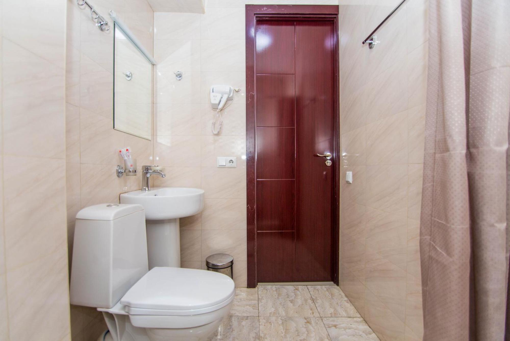 Hotel Care Inn Tbilisi Exterior foto